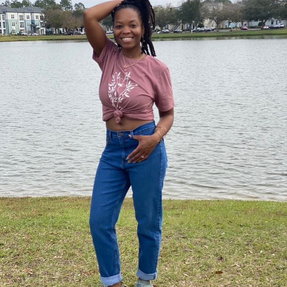 Blue mom jeans with cuffed ankle and relaxed fit - Picture 2 of 3